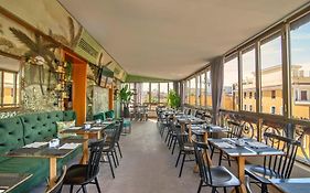 Hotel Tritone